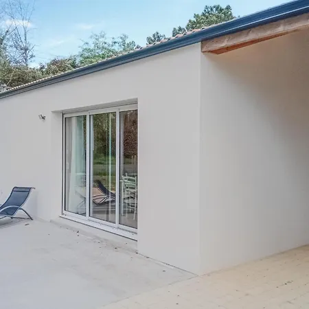 1 Bedroom Amazing In Dame De Monts Ferienhaus *